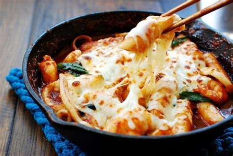 부산 떡볶이: 바다의 맛과 도시의 열정이 만난 요리