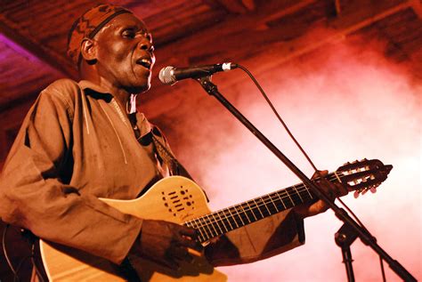  Oliver Mtukudzi Concert:  A Night of Soulful Melodies and Unexpected Salsa Moves!